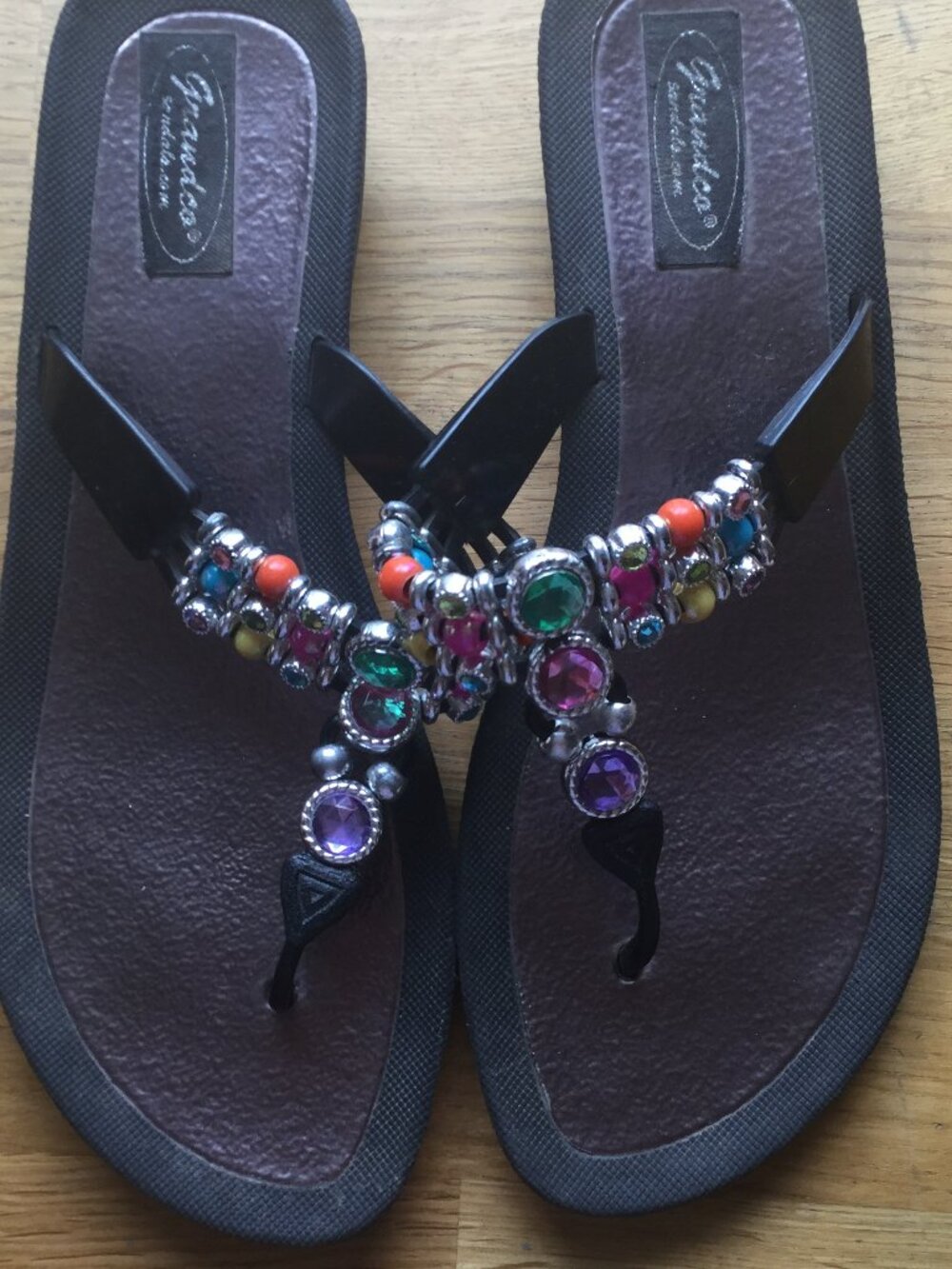 Grandco thong sandals black with bling size US 10 in great used condition